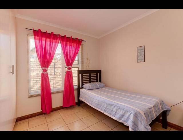 3 BEDROOM PROPERTY TO RENT IN DIE HOEWES